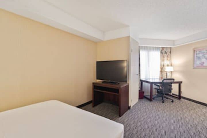 Room 13 of 156