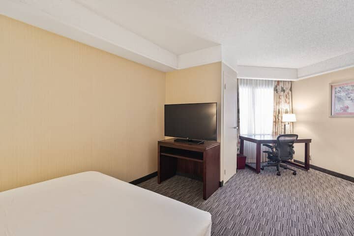 Room 15 of 156