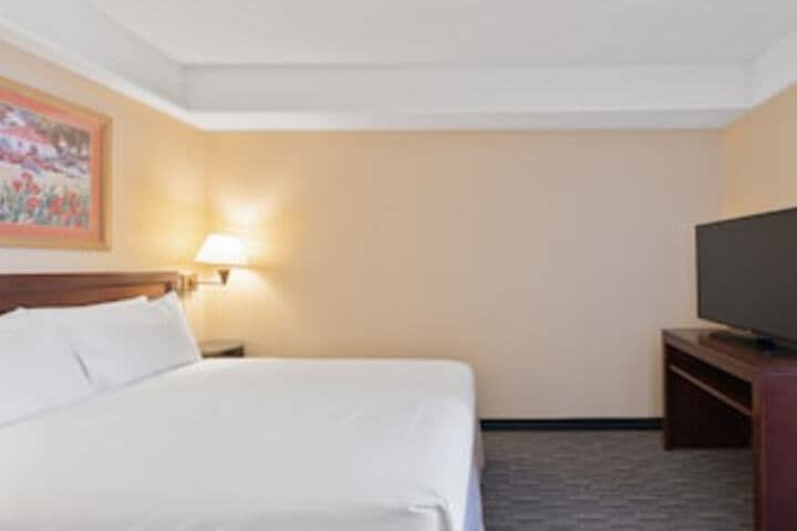 Room 52 of 156